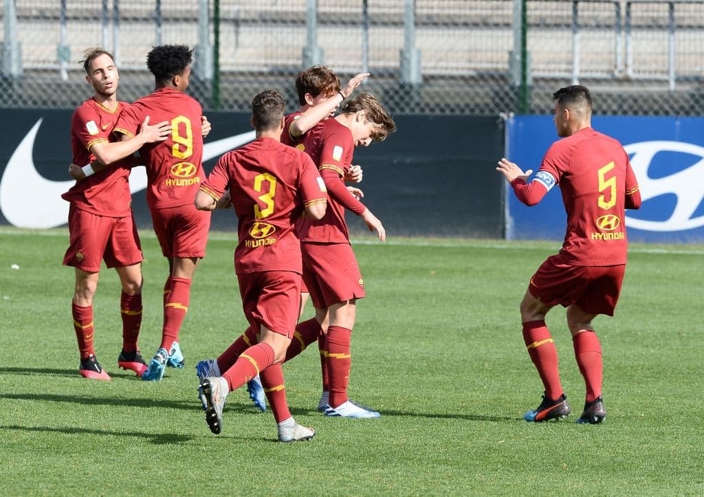ROME, ITALY - MARCH 07: Edoardo Bove of AS Roma celebrates after scoring goal 3-2 during the Primavera 1 match between AS Roma U19 and FC Internazionale U19 at Stadio Tre Fontane on March 07, 2020 in Rome, Italy. (Photo by Silvia Lore/Getty Images)